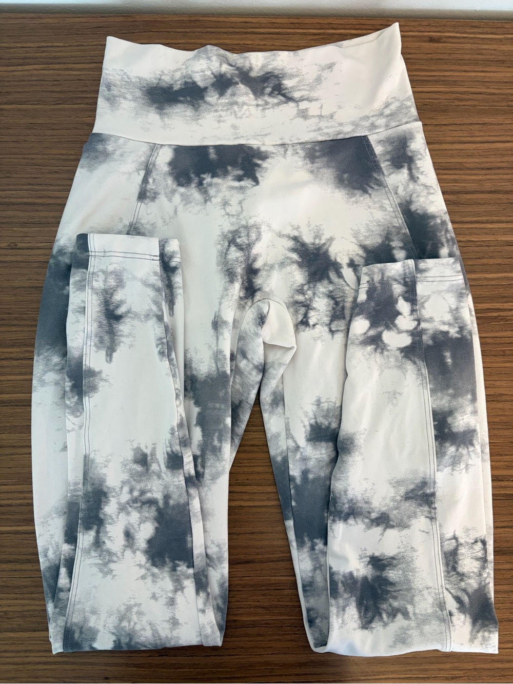 Bombshell Sportswear White and Gray Tie-Dye High-Rise Leggings Small